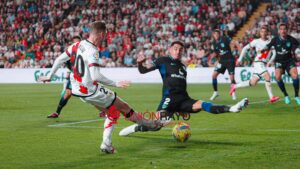 El Rayo Vallecano buscará ganar al Atleti 13 años después 3 SRJ06694