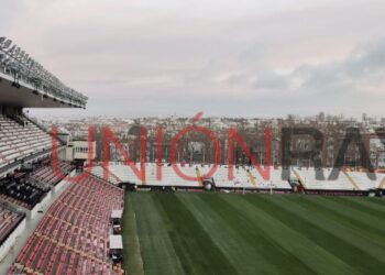 cesped Estadio de Vallecas Roberto Gomez