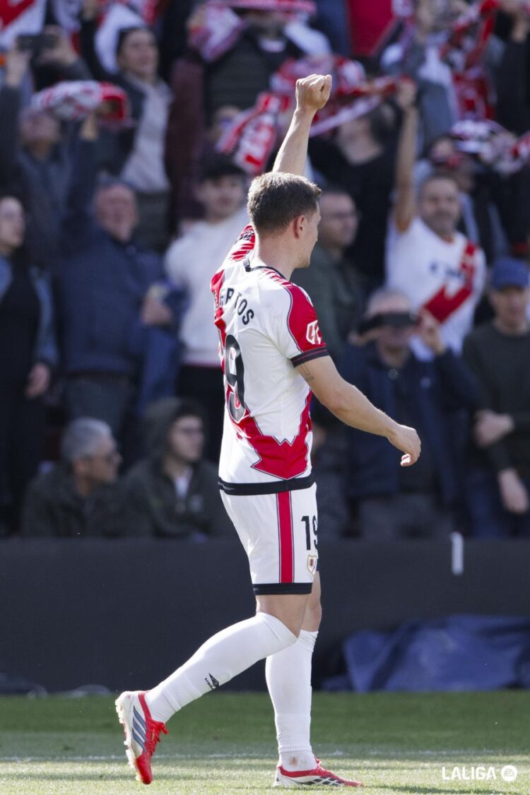 De Frutos adelantó al Rayo ante el Athletic tras revisión del VAR 1 Jorge de Frutos-LaLiga