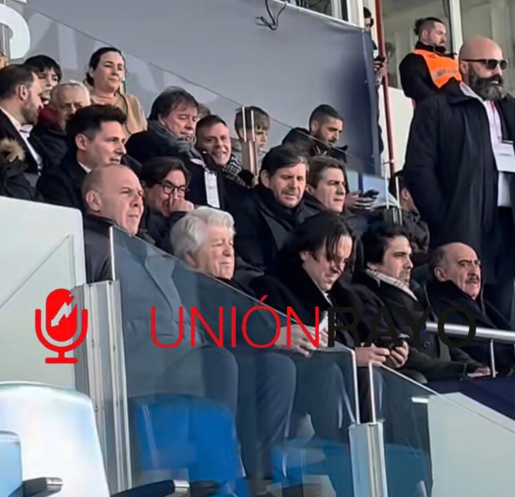 Los aficionados del Rayo entonaron continuos cánticos contra Presa durante todo el partido en Butarque 1 protesta Presa Rayo Butarque