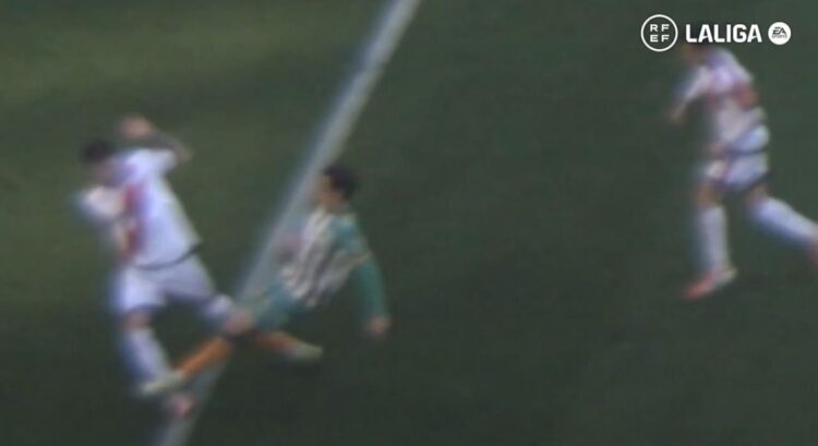 El CTA reconoce el error arbitral al no expulsar a Valentín Gómez 1 roja betis Rayo CTA Valentín Gomez