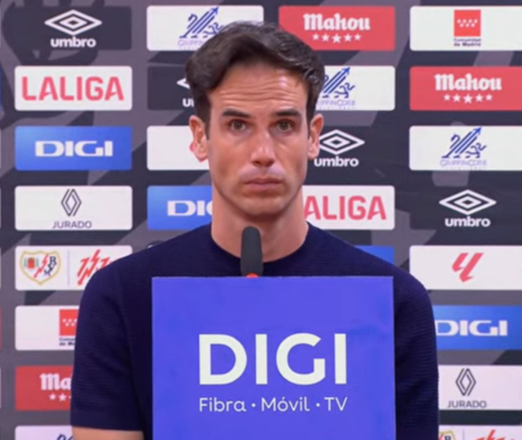 Iñigo Pérez, tras el empate ante el Levante: "Es la esencia de este grupo, funcionar en situaciones caóticas, funcionar cuando todo parece que se derrumba alrededor" 1 Iñigo Pérez rueda de prensa rayo levante 2025-26