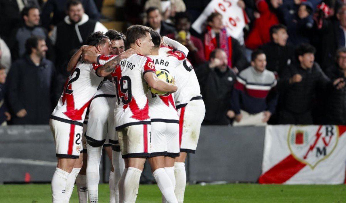 El Rayo rescata ante el Levante un punto en el último suspiro