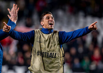 MADRID, SPAIN - MARCH 19: Oscar Trejo of Rayo Vallecano celebrates with his teammates after winning the UEFA Conference League 2025/26 round of 16 second leg match between Rayo Vallecano de Madrid and Samsunspor at Estadio Vallecas on March 19, 2026 in Madrid, Spain. (Photo by Alberto Gardin/Eurasia Sport Images/Getty Images)